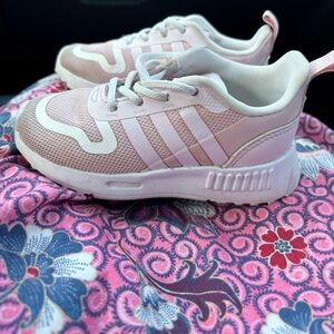 Girls Adidas sneakers Size 7K (Toddler). Gently used